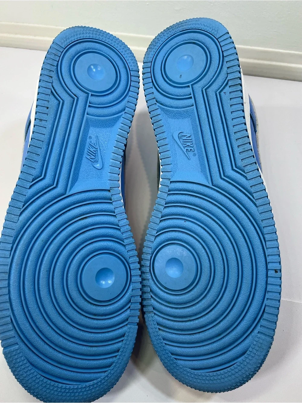 Nike Low-Top Sneakers — Blue / White